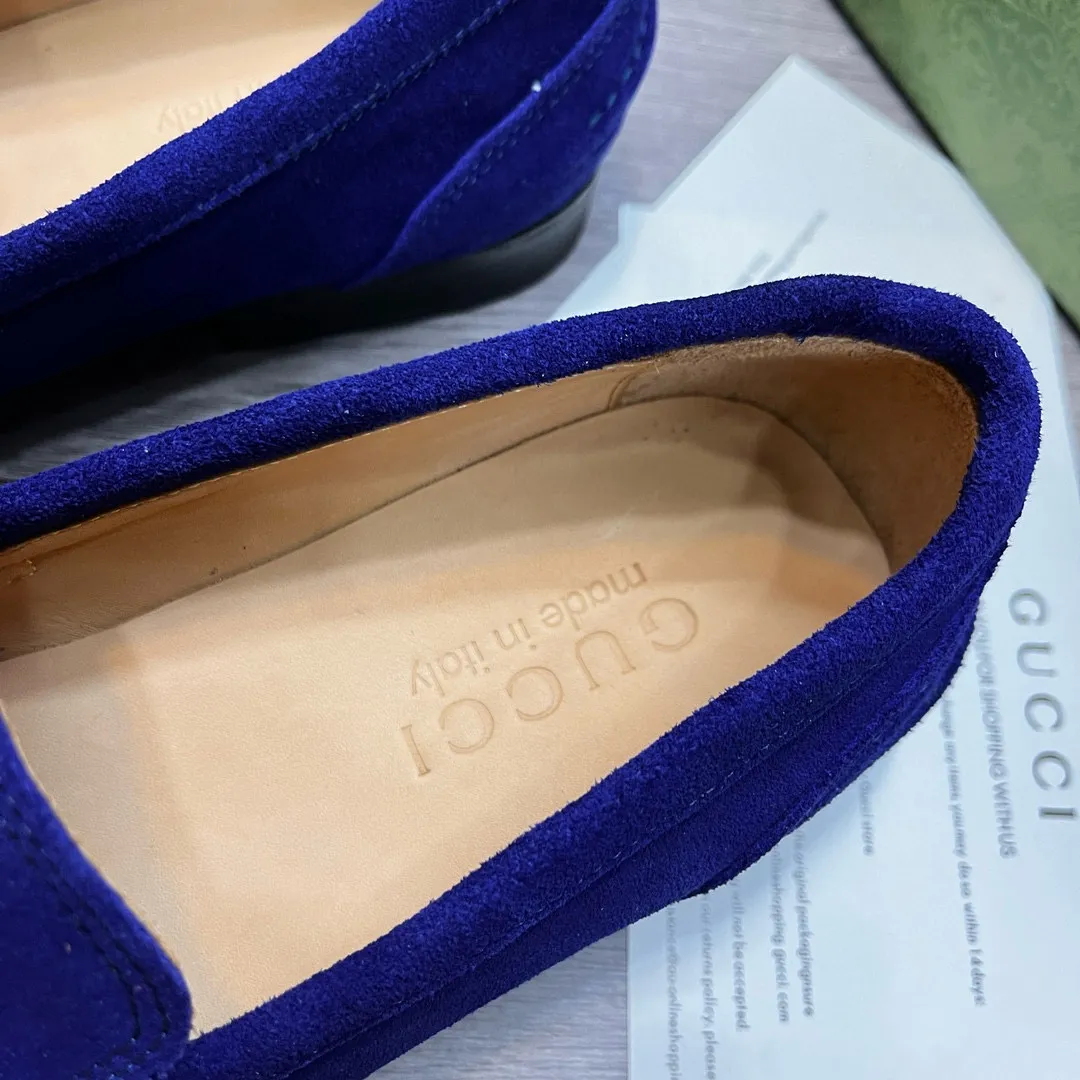 Ex-factory price: 480💰-(Gucci) men’s loafers! Genuine molded horsebit, a classic must-have for your shoe cabinet! The feet are particularly delicate! This Gucci original version is a set last, and we are consistent with the counter! Therefore, it is more comfortable in terms of last shape and comfort! Take it to the counter and compare at will! Good shoes are more than just what they make! But grasp the essence from the inside out! Material: Imported first-layer frosted cowhide! Genuine leather outsole imported from Italy, size: 39-44 (38/45 customized, non-refundable)